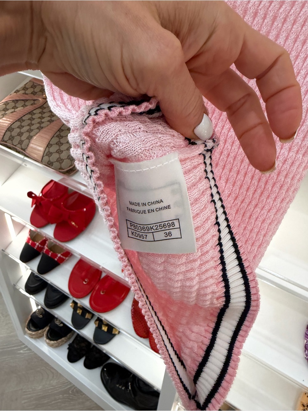 CHANEL Pink Ribbed Sleeveless Knit Top with Black-White Trim - Picture 4 of 4